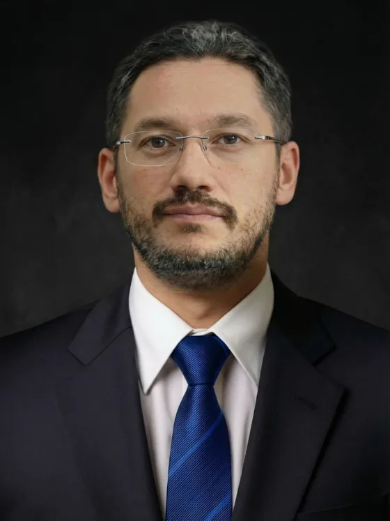 Ali Fahmi, S.H.
